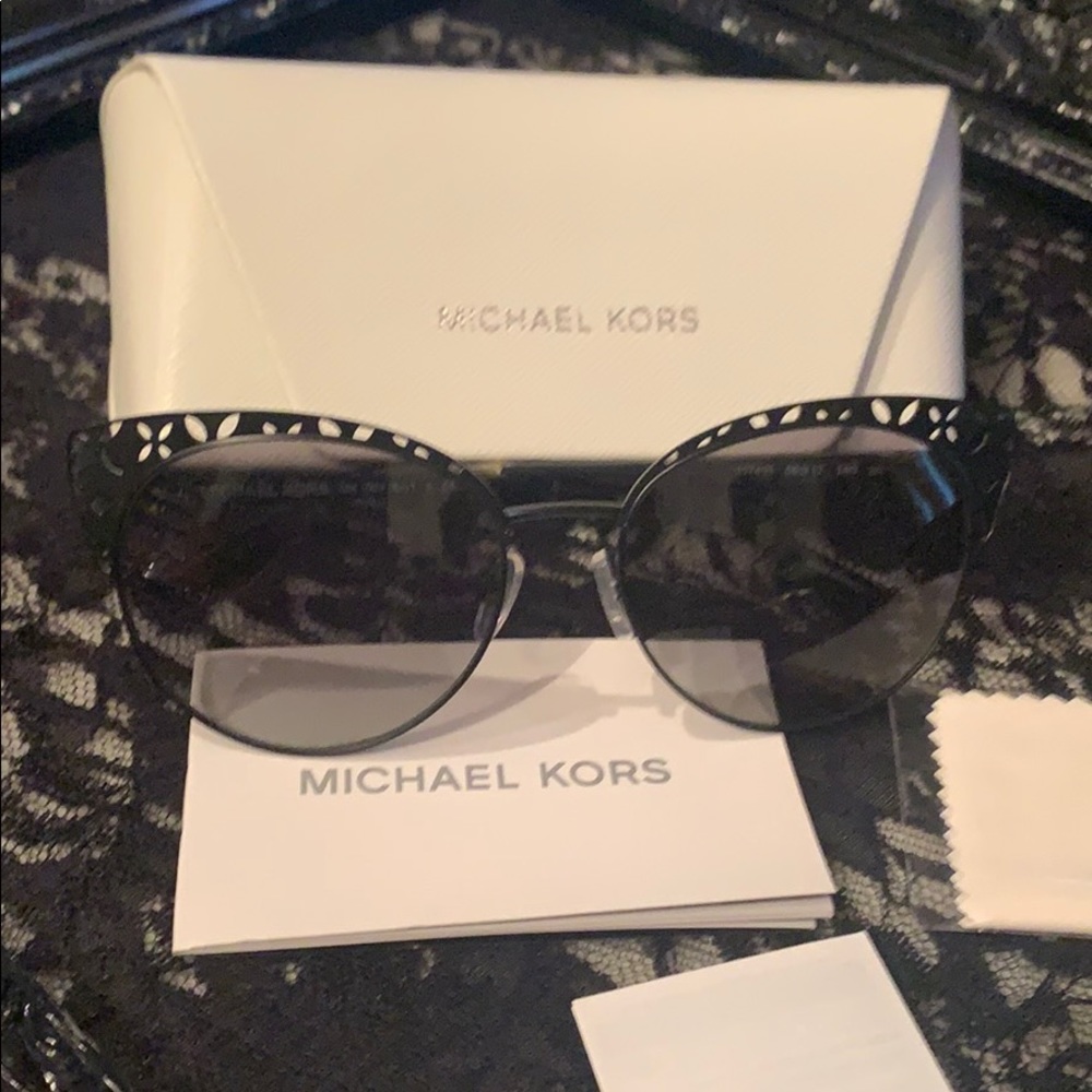 😎Michael Kors Sunglases 🕶😎